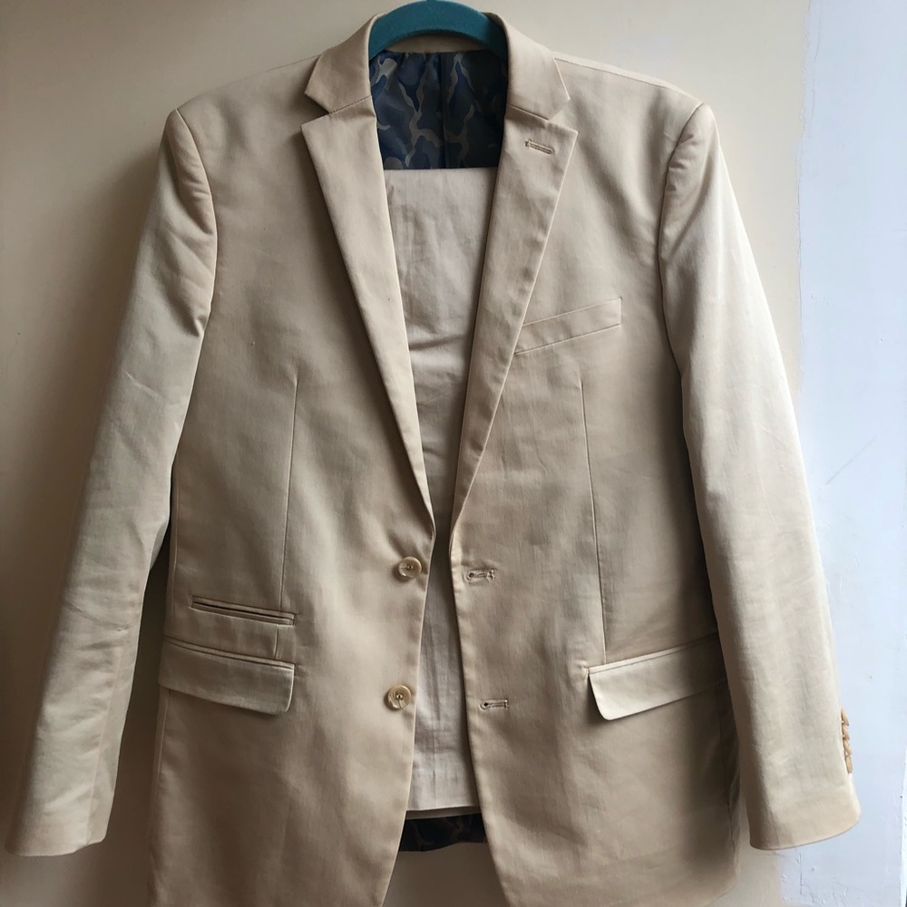 Isaac Mizrahi beige suit